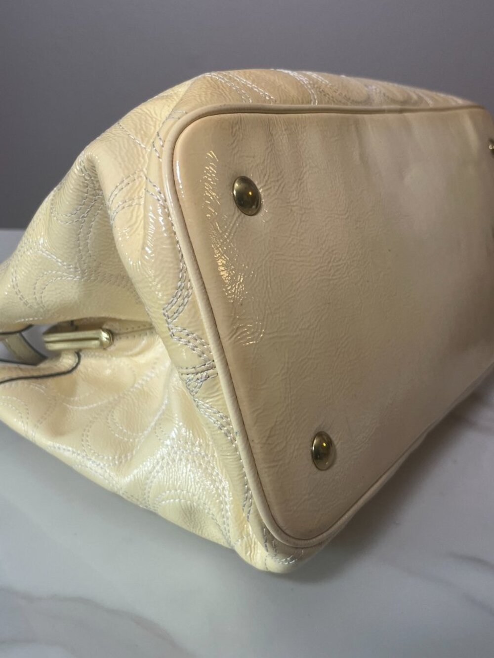 Coach Signature Stitched Pale Yellow Patent Leather Kisslock Carryall F19215 - Picture 11 of 16